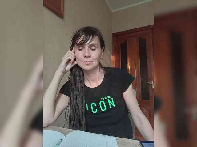 Hellenalonenochka webcam
