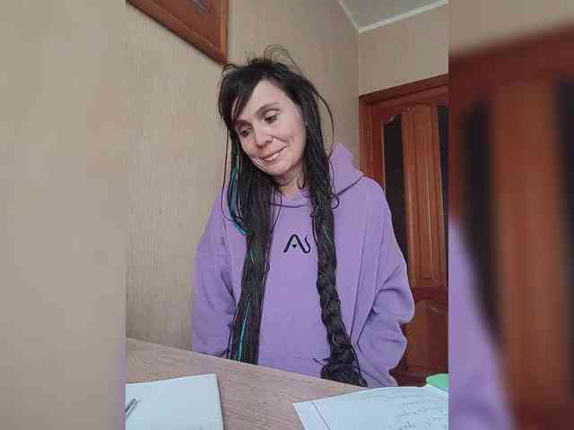 Hellenalonenochka webcam