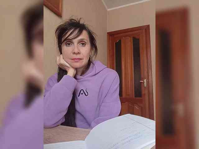 Hellenalonenochka webcam