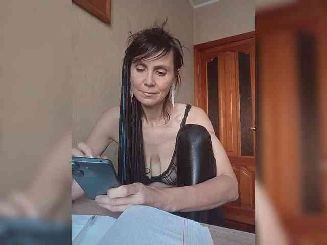 Hellenalonenochka webcam