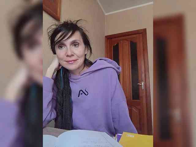 Hellenalonenochka webcam