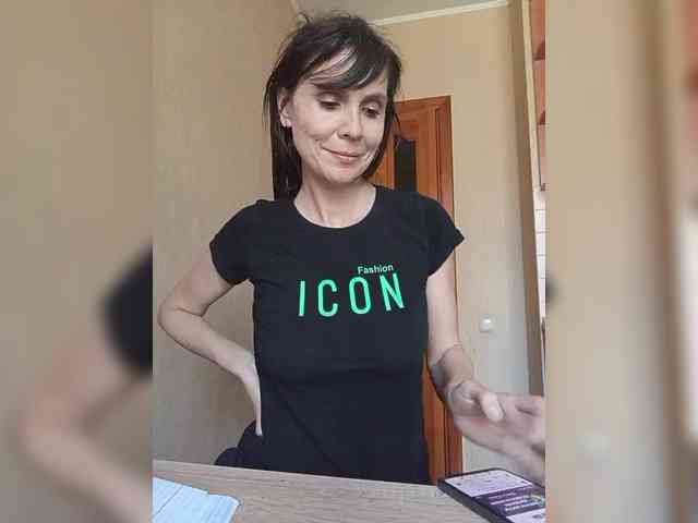 Hellenalonenochka webcam