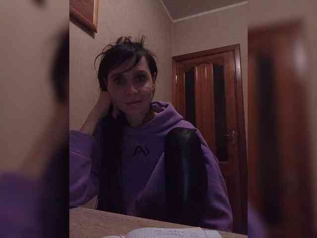 Hellenalonenochka webcam