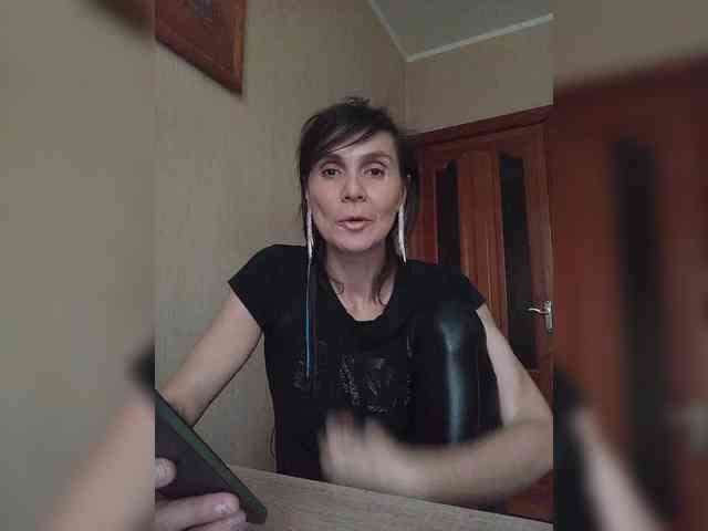 Hellenalonenochka webcam