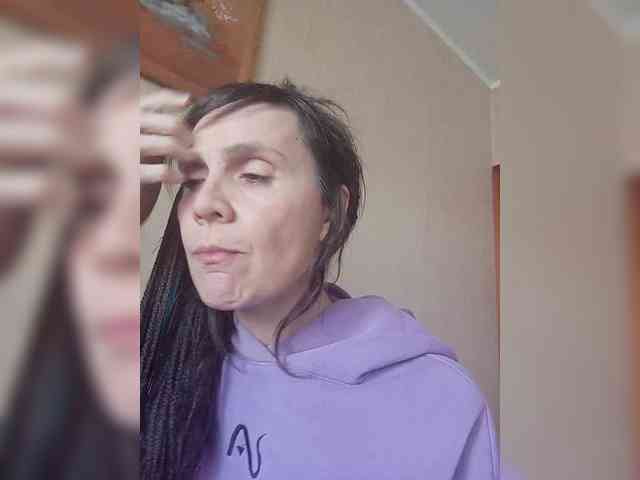 Hellenalonenochka webcam