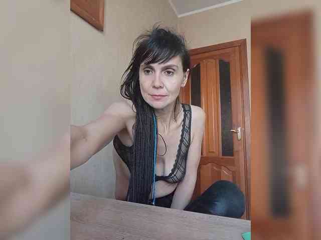 Hellenalonenochka webcam