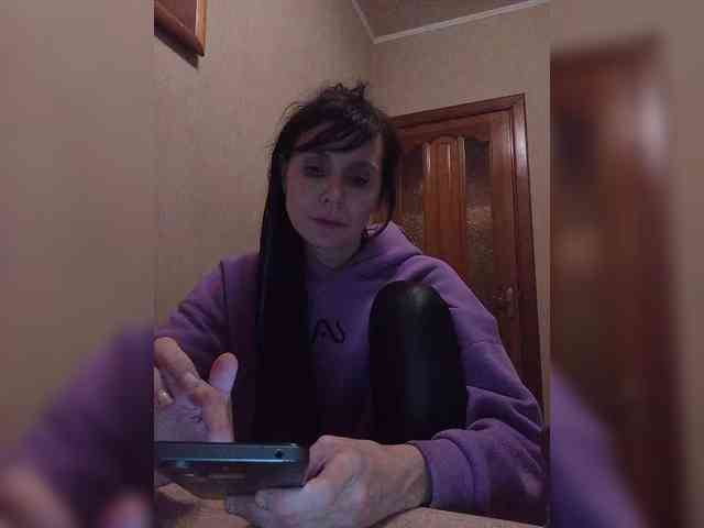 Hellenalonenochka webcam