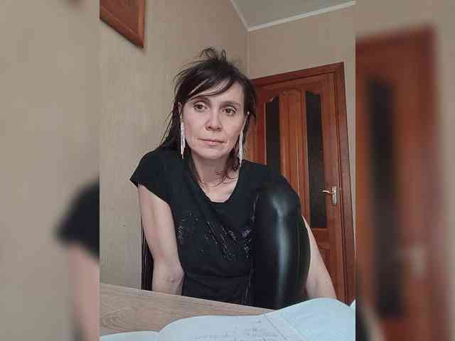 Hellenalonenochka webcam