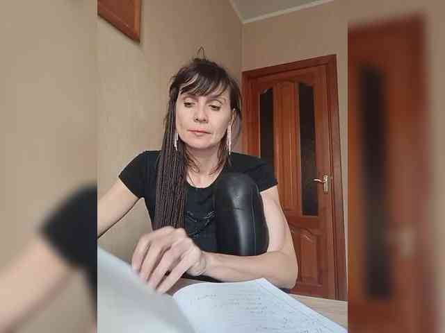 Hellenalonenochka webcam