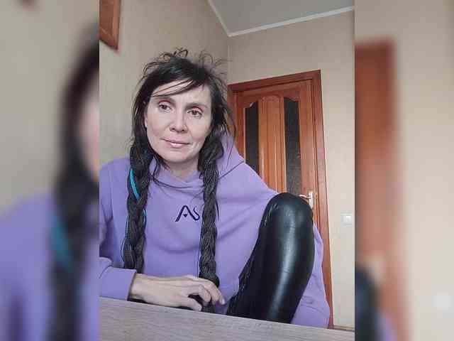 Hellenalonenochka webcam