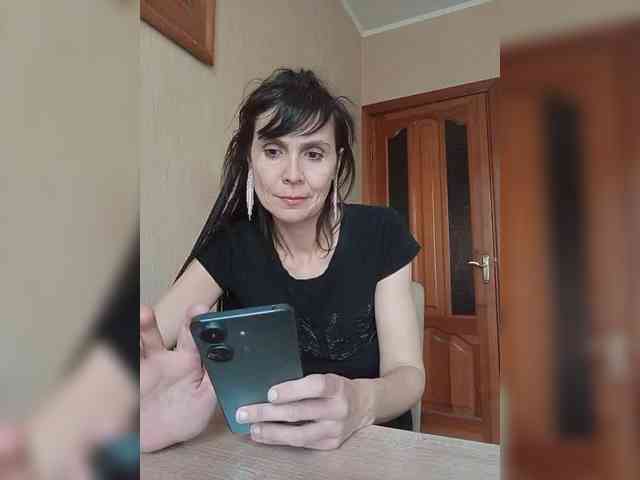 Hellenalonenochka webcam