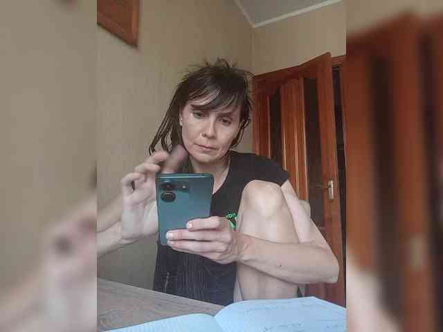 Hellenalonenochka webcam