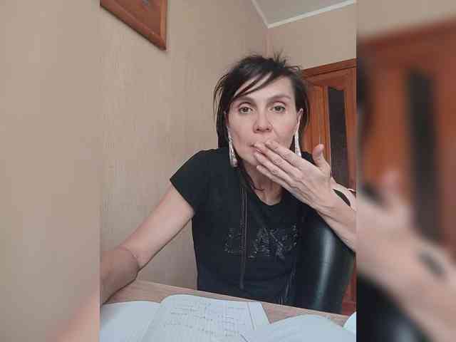 Hellenalonenochka webcam