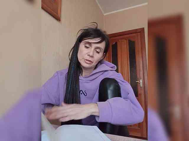 Hellenalonenochka webcam