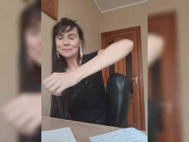 Hellenalonenochka webcam