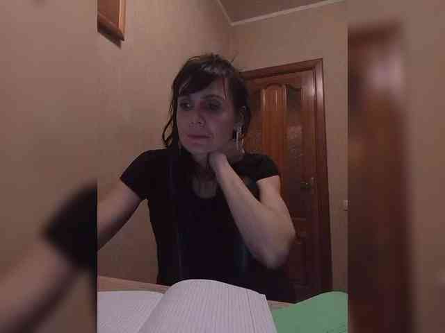 Hellenalonenochk... Live Webcam on BongaCams