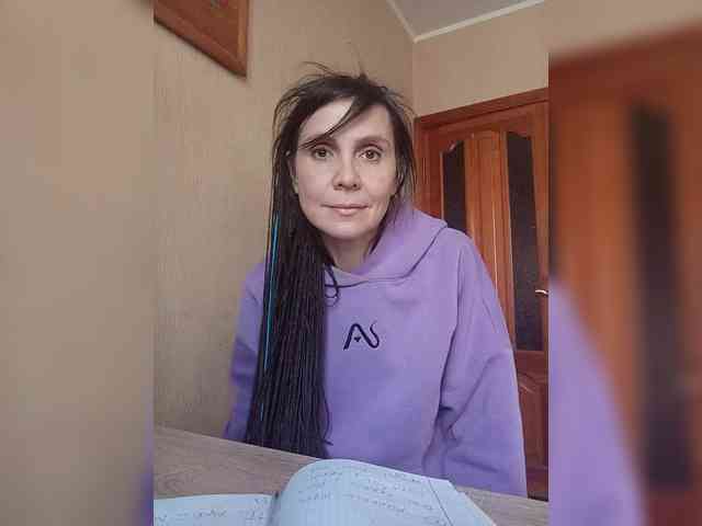 Hellenalonenochka webcam