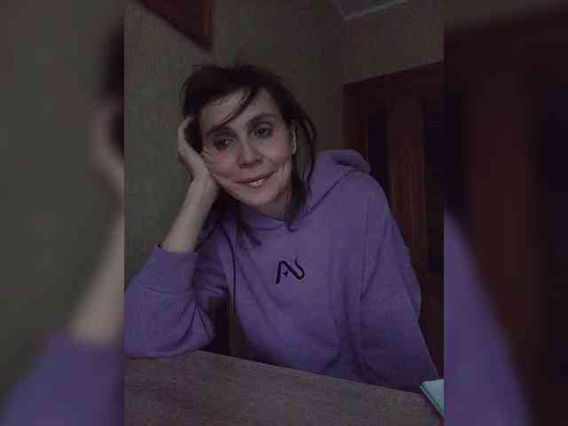 Hellenalonenochka webcam