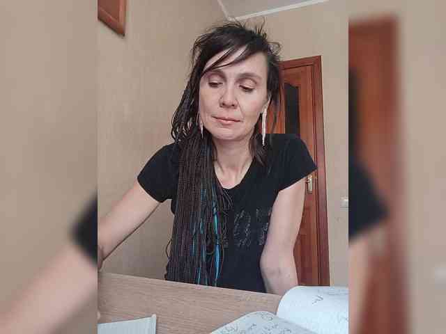 Hellenalonenochka webcam