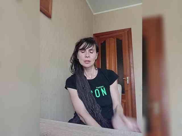 Hellenalonenochka webcam