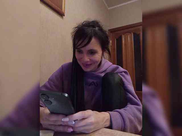 Hellenalonenochka webcam