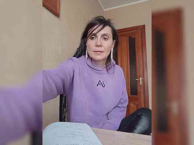 Hellenalonenochka webcam