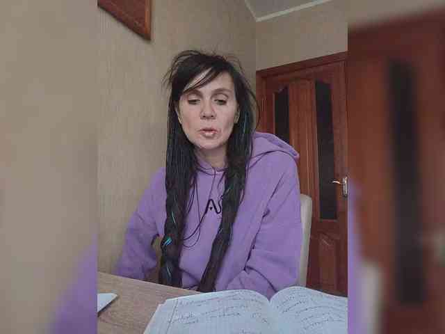 Hellenalonenochka webcam