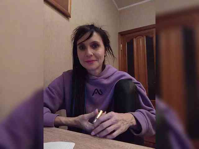 Hellenalonenochka webcam