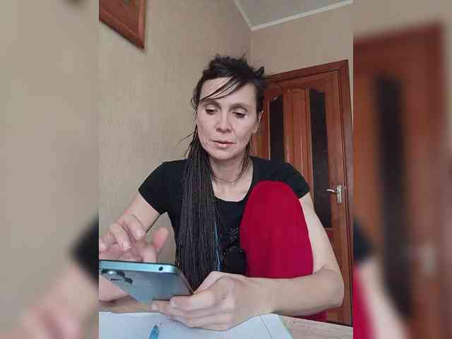 Hellenalonenochka webcam