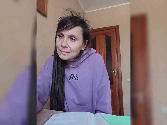 Hellenalonenochka webcam