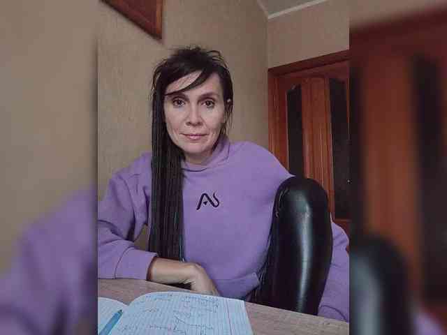 Hellenalonenochk... Live Webcam on BongaCams