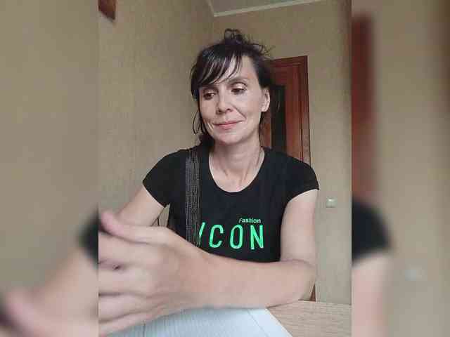Hellenalonenochka webcam