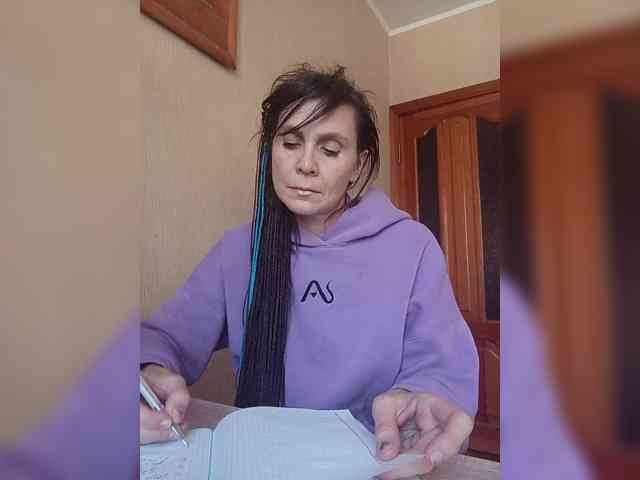 Hellenalonenochka webcam