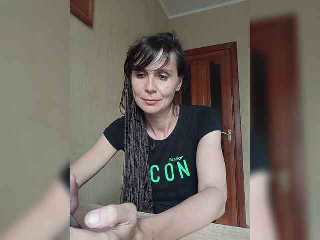 Hellenalonenochka webcam