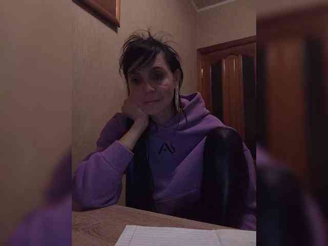 Hellenalonenochka webcam