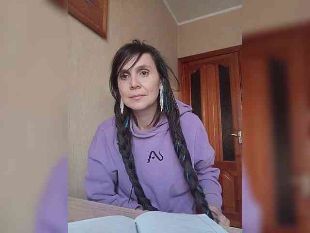 Hellenalonenochka webcam