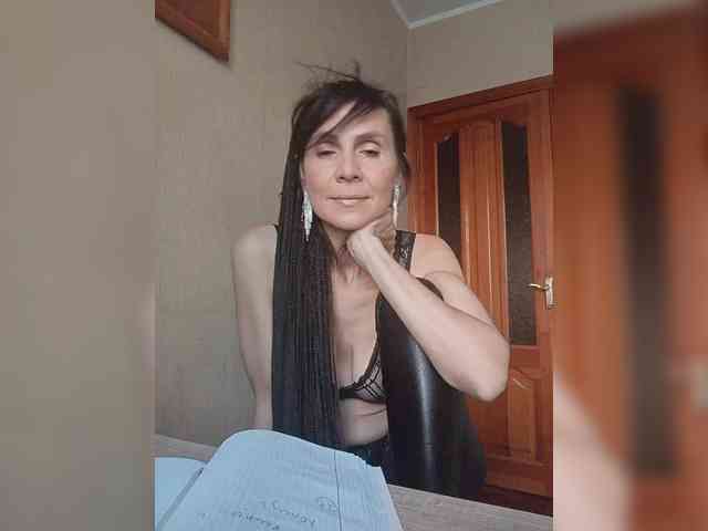 Hellenalonenochka webcam