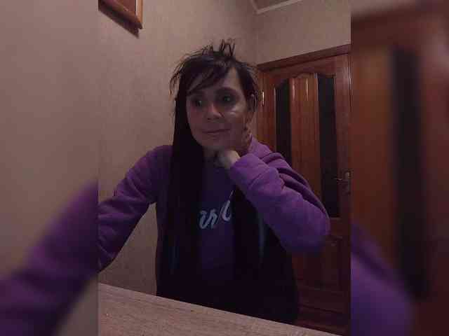 Hellenalonenochka webcam