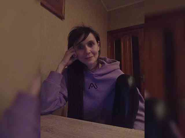 Hellenalonenochka webcam