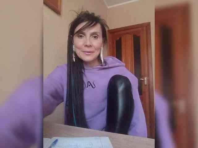 Hellenalonenochka webcam