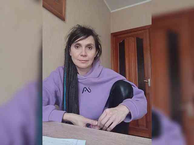 Hellenalonenochka webcam