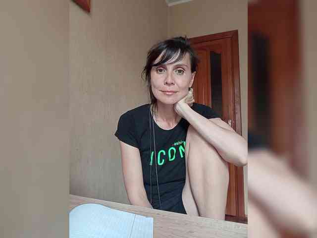 Hellenalonenochka webcam
