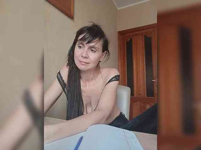 Hellenalonenochka webcam