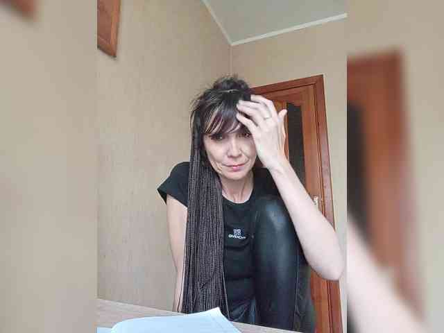 Hellenalonenochka webcam