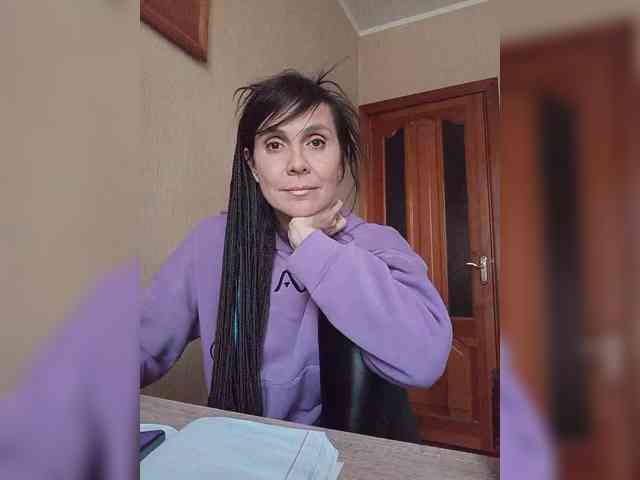 Hellenalonenochka webcam