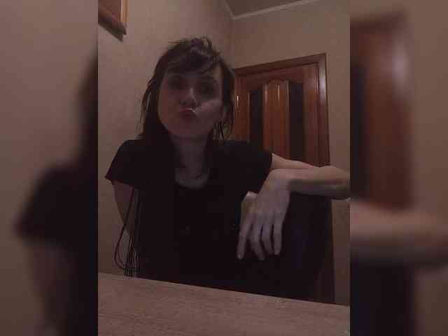 Hellenalonenochk... Live Webcam on BongaCams