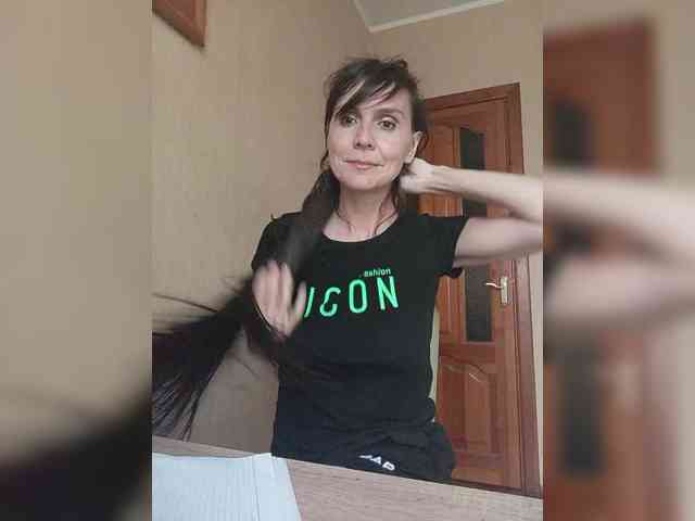 Hellenalonenochka webcam