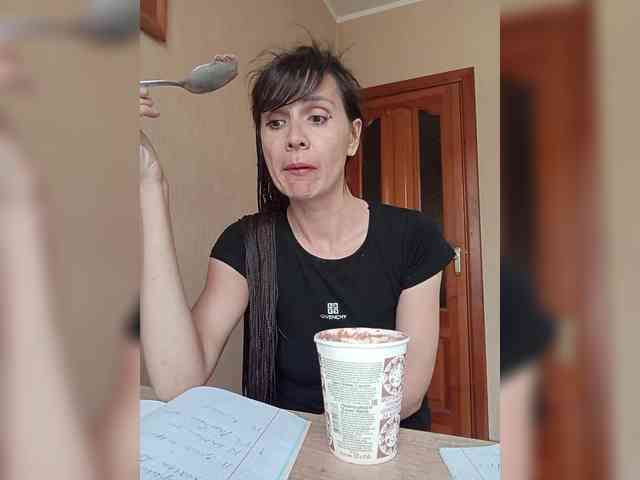 Hellenalonenochka webcam
