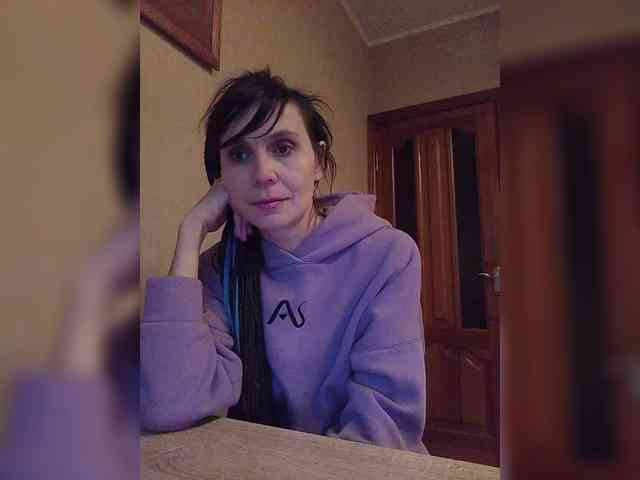 Hellenalonenochka webcam