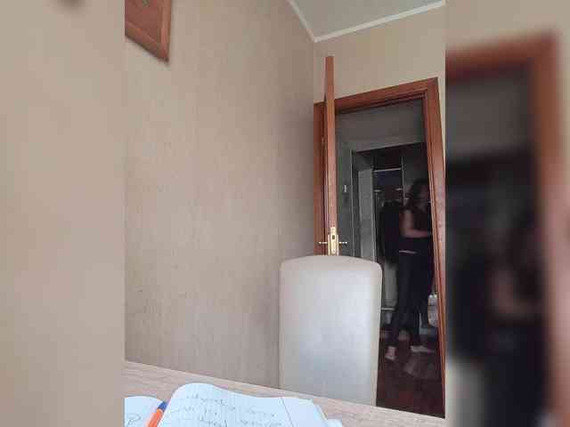 Hellenalonenochka webcam